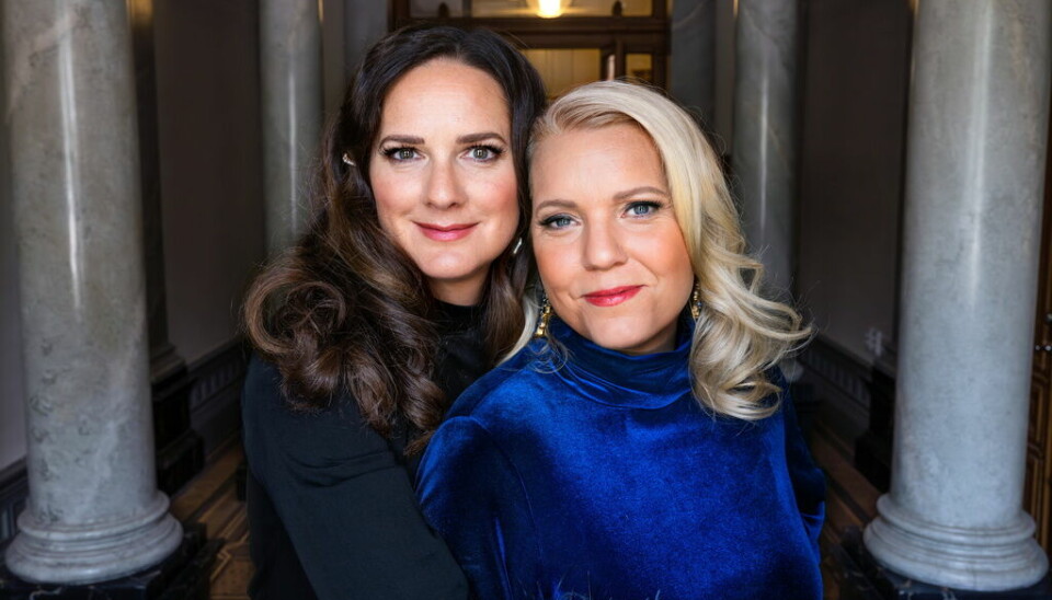 Sofie Sarenbrant och Carina Bergfeldt har skrivit den första delen i en spänningsserie tillsammans.