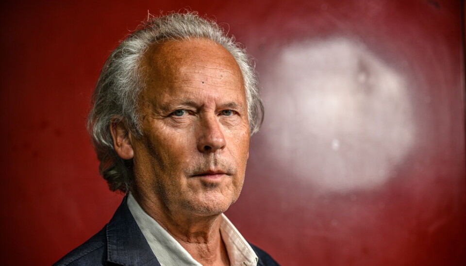 'Jag tycker själv det är intressant att se på när det förs ett samtal. Det är man ovan vid nu eftersom allt är väldigt kort och intensivt, med fråga svar. Det blir något slags ping pong-spel och inte riktigt ett samtal', säger Klas Östergren inför 'Östergren om Östergren'. 'Jag tycker själv det är intressant att se på när det förs ett samtal. Det är man ovan vid nu eftersom allt är väldigt kort och intensivt, med fråga svar. Det blir något slags ping pong-spel och inte riktigt ett samtal', säger Klas Östergren inför 'Östergren om Östergren'.
