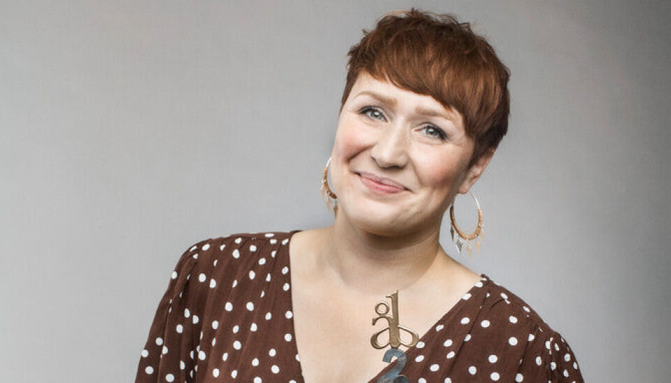 Tina Harnesk får utmärkelsen Årets bok för sin roman 'Folk som sår i snö'. Pressbild. Tina Harnesk får utmärkelsen Årets bok för sin roman 'Folk som sår i snö'. Pressbild.