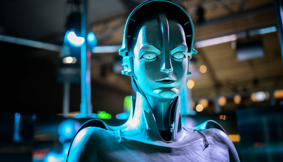 Natur & Kultur är först ut bland svenska förlag att satsa på en ljudbok inläst av en robotröst. Det är historikern Peter K Anderssons nya bok 'Robot: Drömmar och mardrömmar om mänskliga maskiner' som har fått agera försökskanin. Arkivbild.